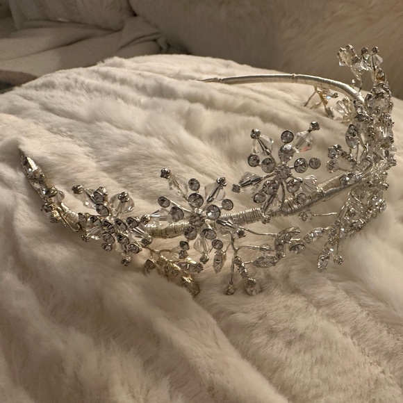 Tiara - Picture 1 of 2